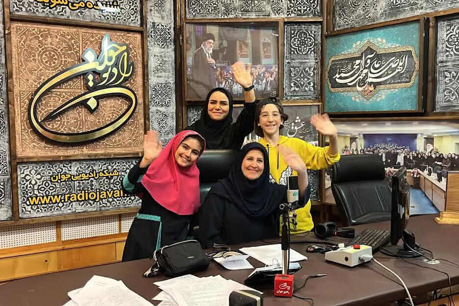 نوجوانان وارد عرصه برنامهسازی در رادیو میشوند نوجوانان وارد عرصه برنامهسازی در رادیو میشوند