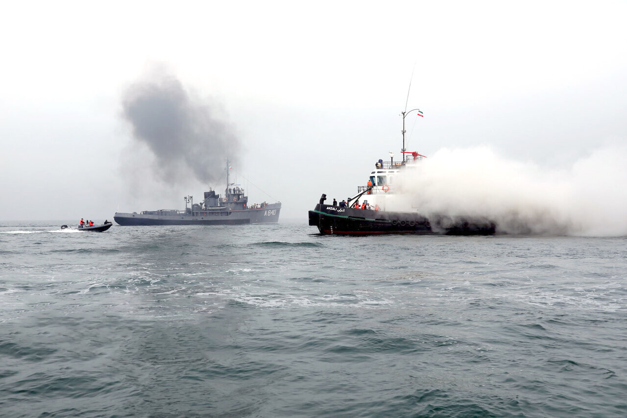 رزمایش مرکب امداد و نجات دریای خزر رزمایش مرکب امداد و نجات دریای خزر