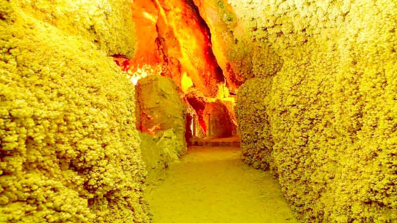 غار چال نخجیر دلیجان؛ شگفتانگیزترین غار آهکی جهان غار چال نخجیر دلیجان؛ شگفتانگیزترین غار آهکی جهان