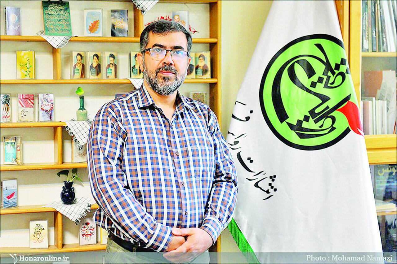 مردم هنوز به کتاب علاقهمندند مردم هنوز به کتاب علاقهمندند