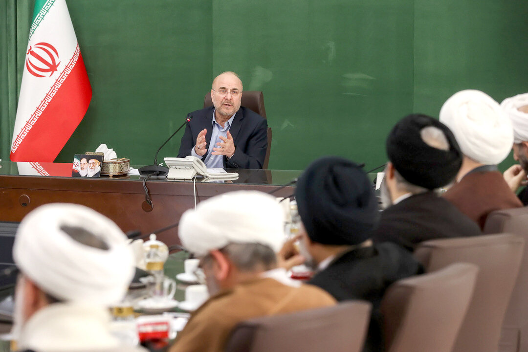 «خانواده» محور حل همه مشکلات مادی و معنوی است «خانواده» محور حل همه مشکلات مادی و معنوی است