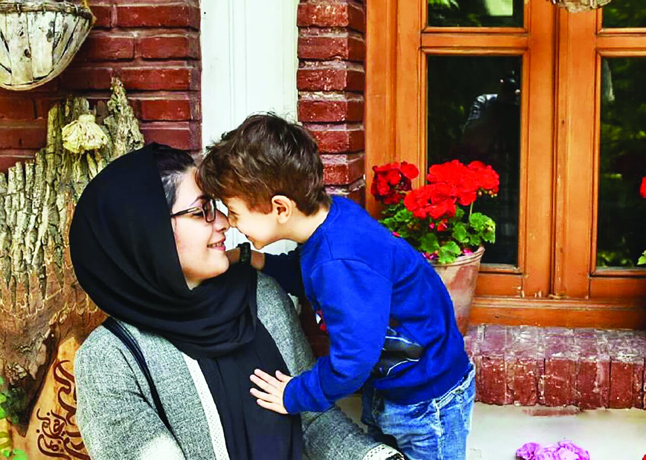 زیباییهای مادر بودن را به رخ باید کشید زیباییهای مادر بودن را به رخ باید کشید