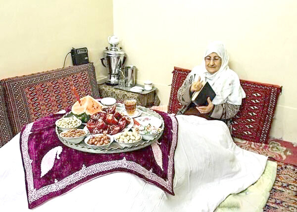 کرسی نماد شبنشینیهای زمستانی کرسی نماد شبنشینیهای زمستانی