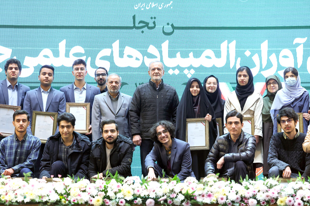 نخبگان در حوزههای تخصصی کنار دولت باشند نخبگان در حوزههای تخصصی کنار دولت باشند