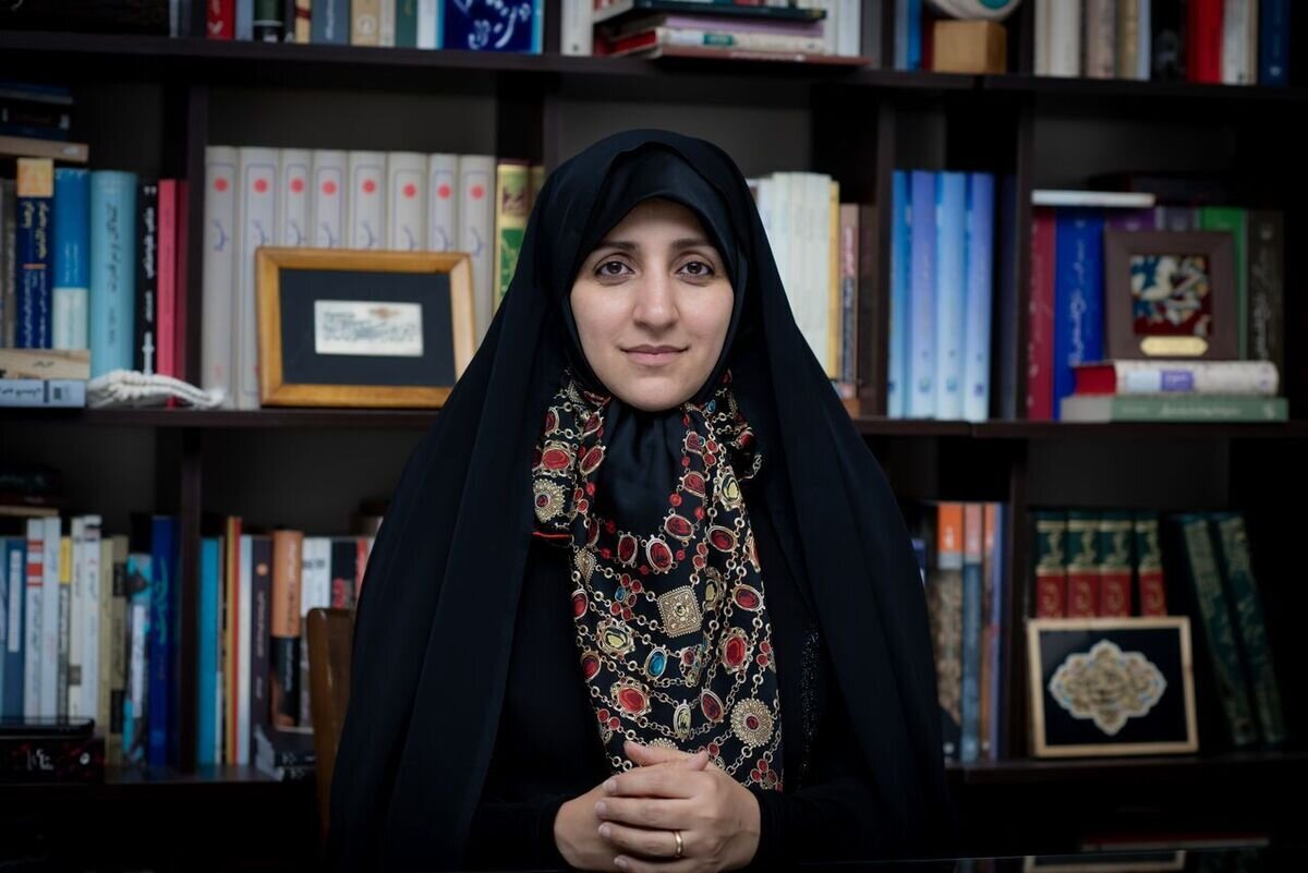 زنان در تمامی عرصهها حضور دارند زنان در تمامی عرصهها حضور دارند
