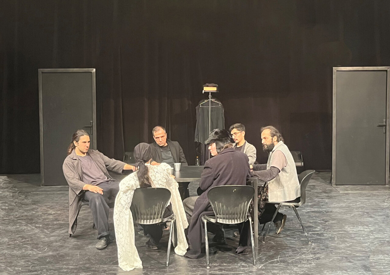 ۶ سال تمرین برای تئاتری ۷ ساعته ۶ سال تمرین برای تئاتری ۷ ساعته