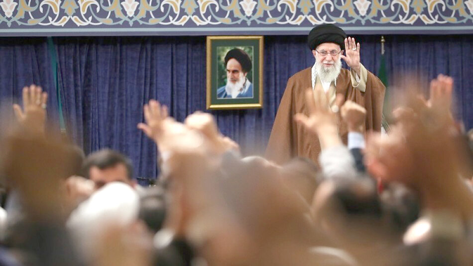 مردم قم با رهبر انقلاب تجدید بیعت میکنند مردم قم با رهبر انقلاب تجدید بیعت میکنند