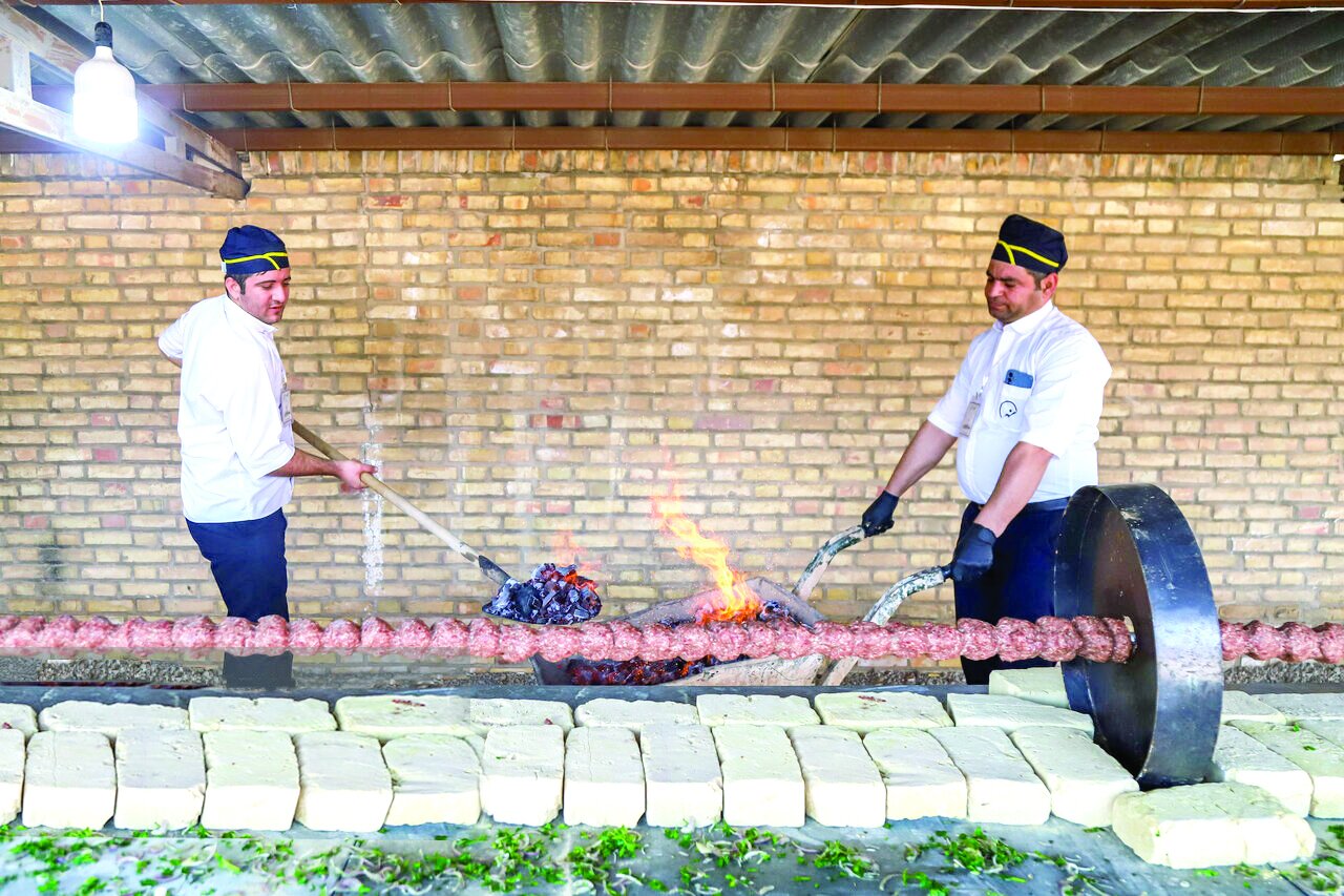 طولانیترین کباب ایران در یزد طولانیترین کباب ایران در یزد