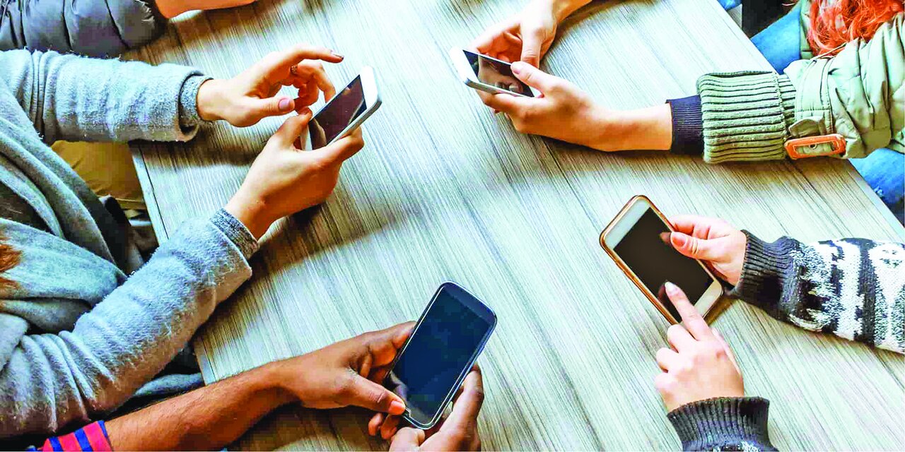 فرزندپروری، قربانی آسیبهای فضای مجازی فرزندپروری، قربانی آسیبهای فضای مجازی