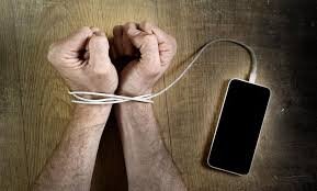 عادتهای ناسالمی که انرژیتان را میگیرند عادتهای ناسالمی که انرژیتان را میگیرند