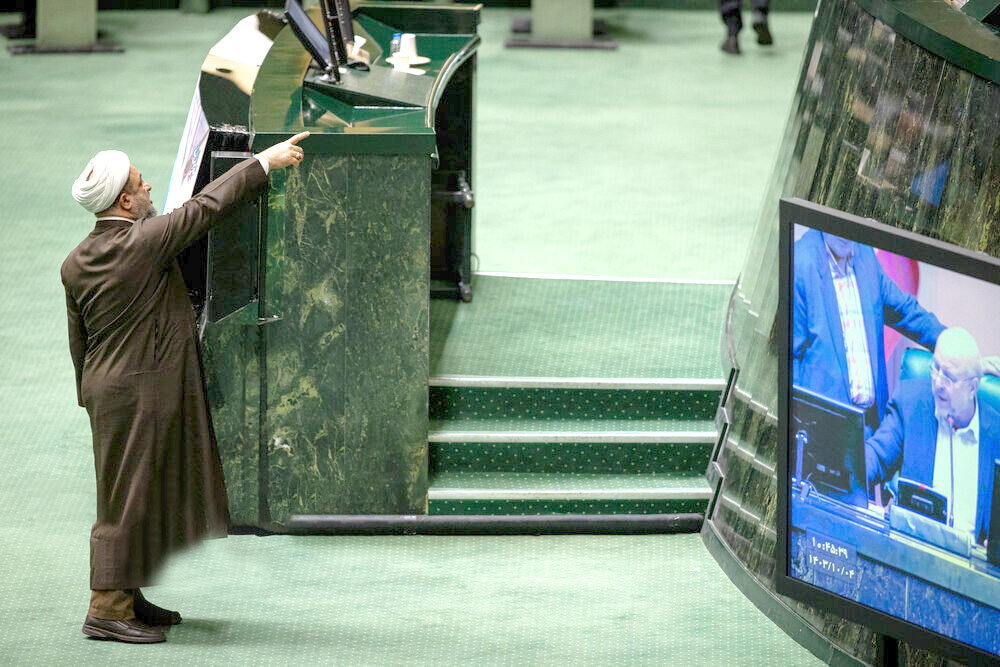 از سفرهای تشریفاتی ظریف تا بیلبوردهای طلایی عجیب! از سفرهای تشریفاتی ظریف تا بیلبوردهای طلایی عجیب!