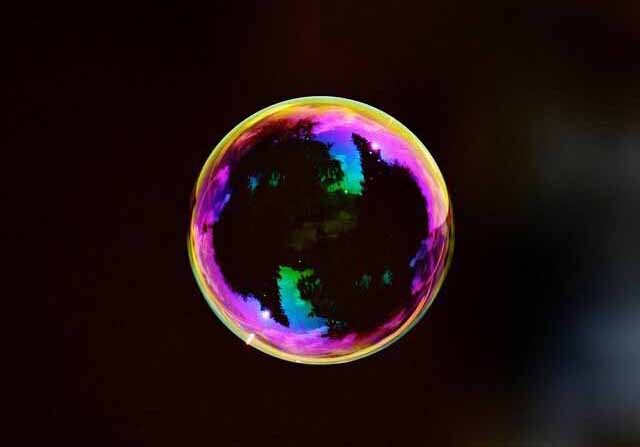 رکورد جهانی معلق نگه داشتن حباب صابون شکست رکورد جهانی معلق نگه داشتن حباب صابون شکست