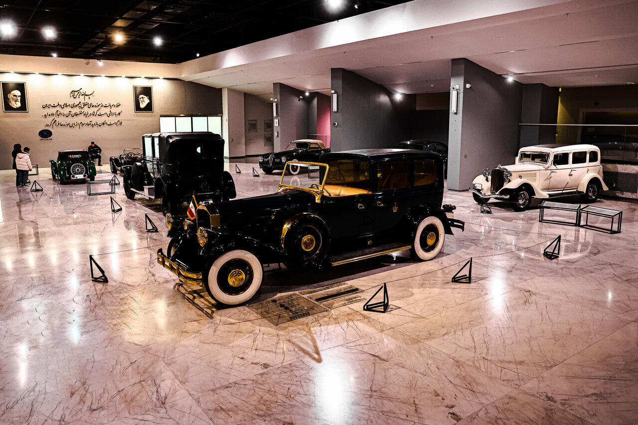 رونمایی از ۷۰ خودروی تاریخی رونمایی از ۷۰ خودروی تاریخی