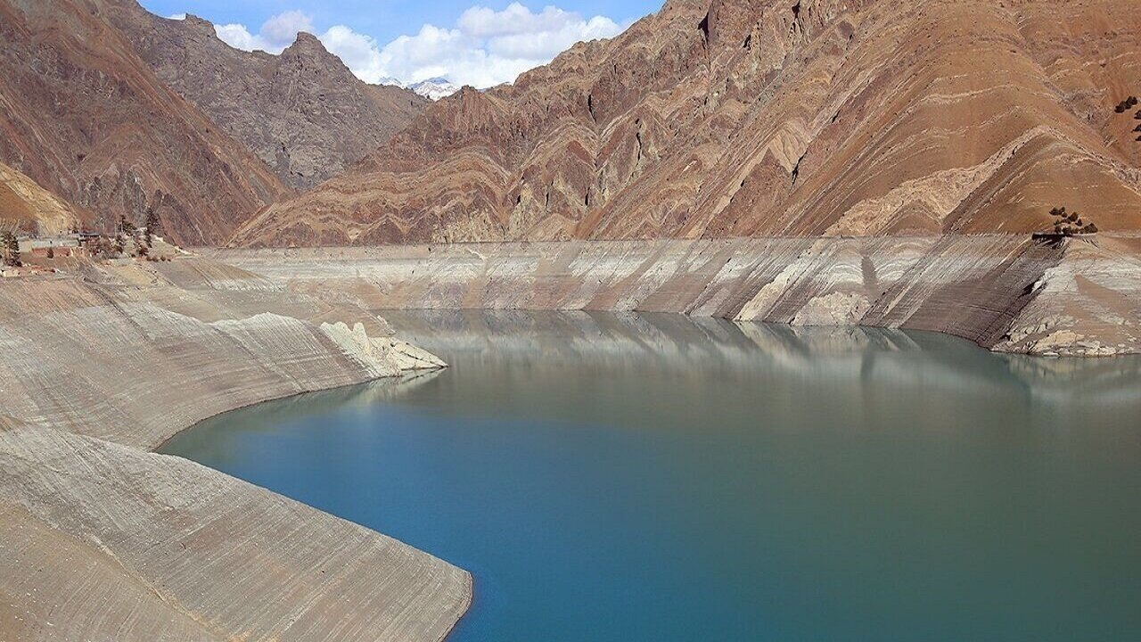 لزوم صرفهجویی در مصرف آب در روزهای پایانی سال لزوم صرفهجویی در مصرف آب در روزهای پایانی سال