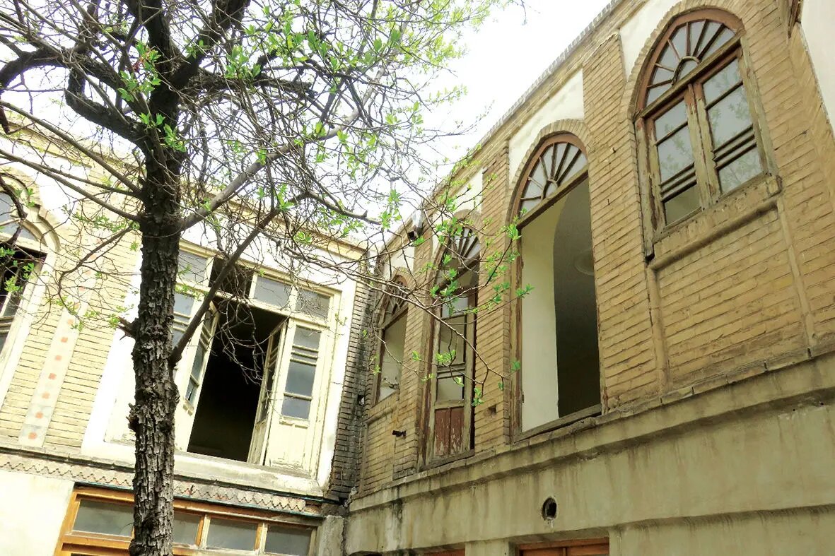 درهای خانه پدری جلالآلاحمد به روی مردم باز میشود درهای خانه پدری جلالآلاحمد به روی مردم باز میشود
