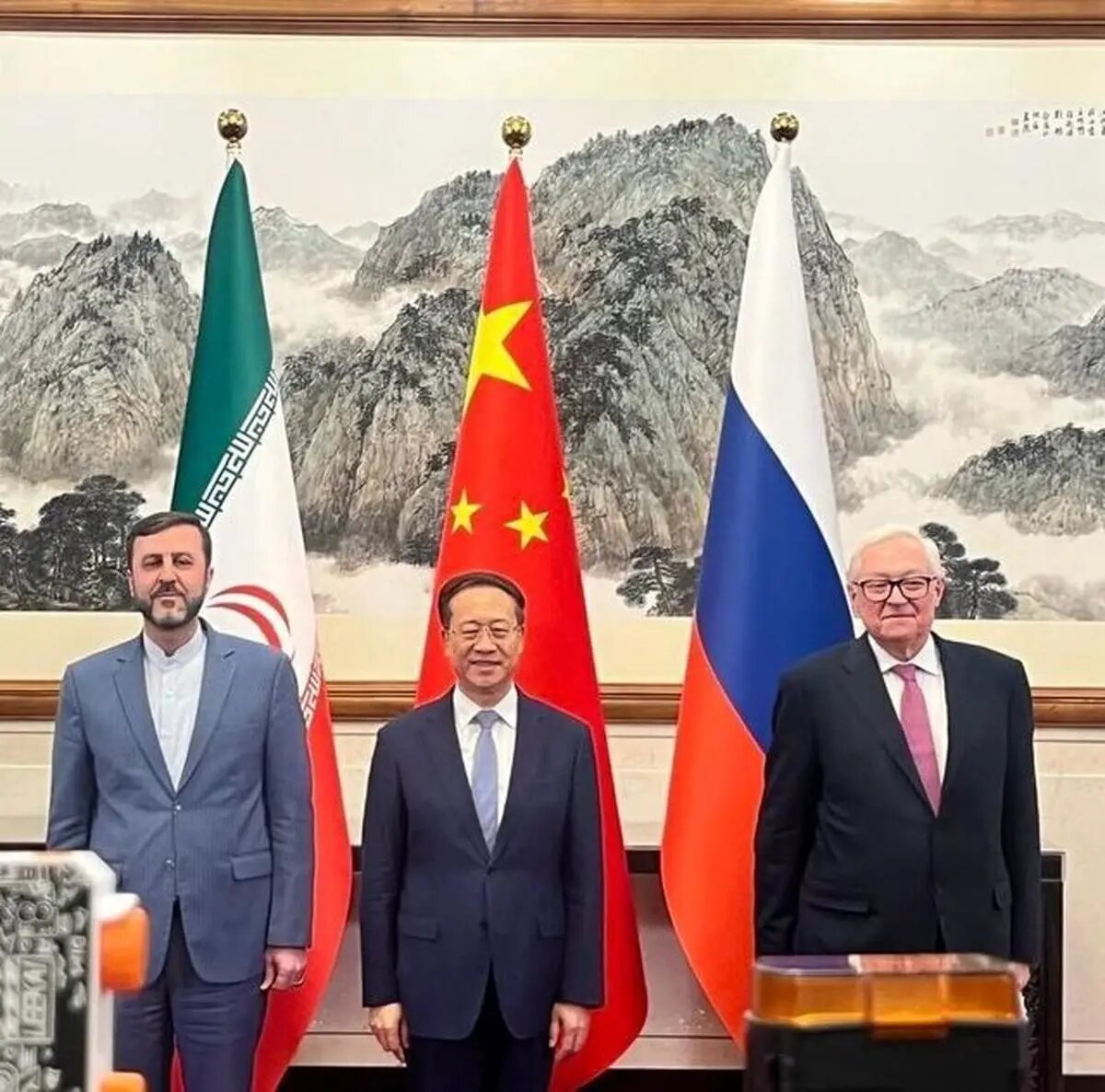 نگاه به شرق؛ مذاکراتی که «برد-برد» خواهد بود نگاه به شرق؛ مذاکراتی که «برد-برد» خواهد بود