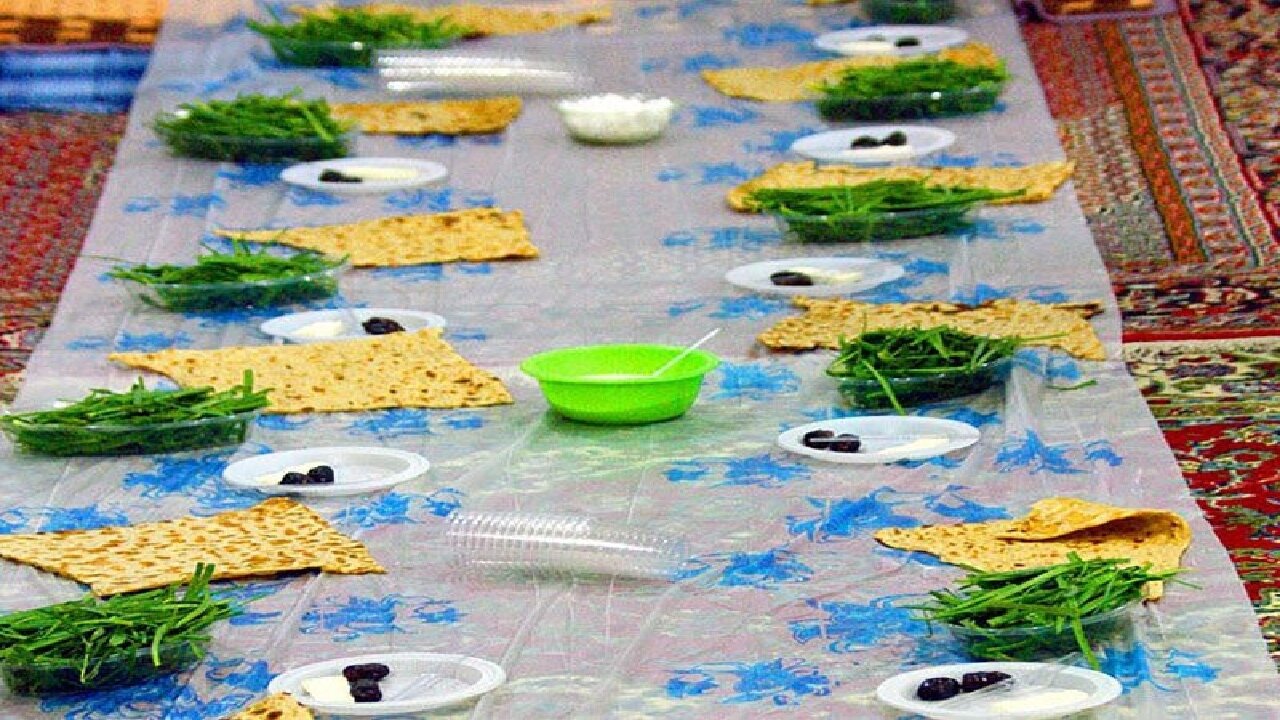برپایی سفرههای افطاری ساده در ۱۵۰۰ نقطه محروم کشور برپایی سفرههای افطاری ساده در ۱۵۰۰ نقطه محروم کشور