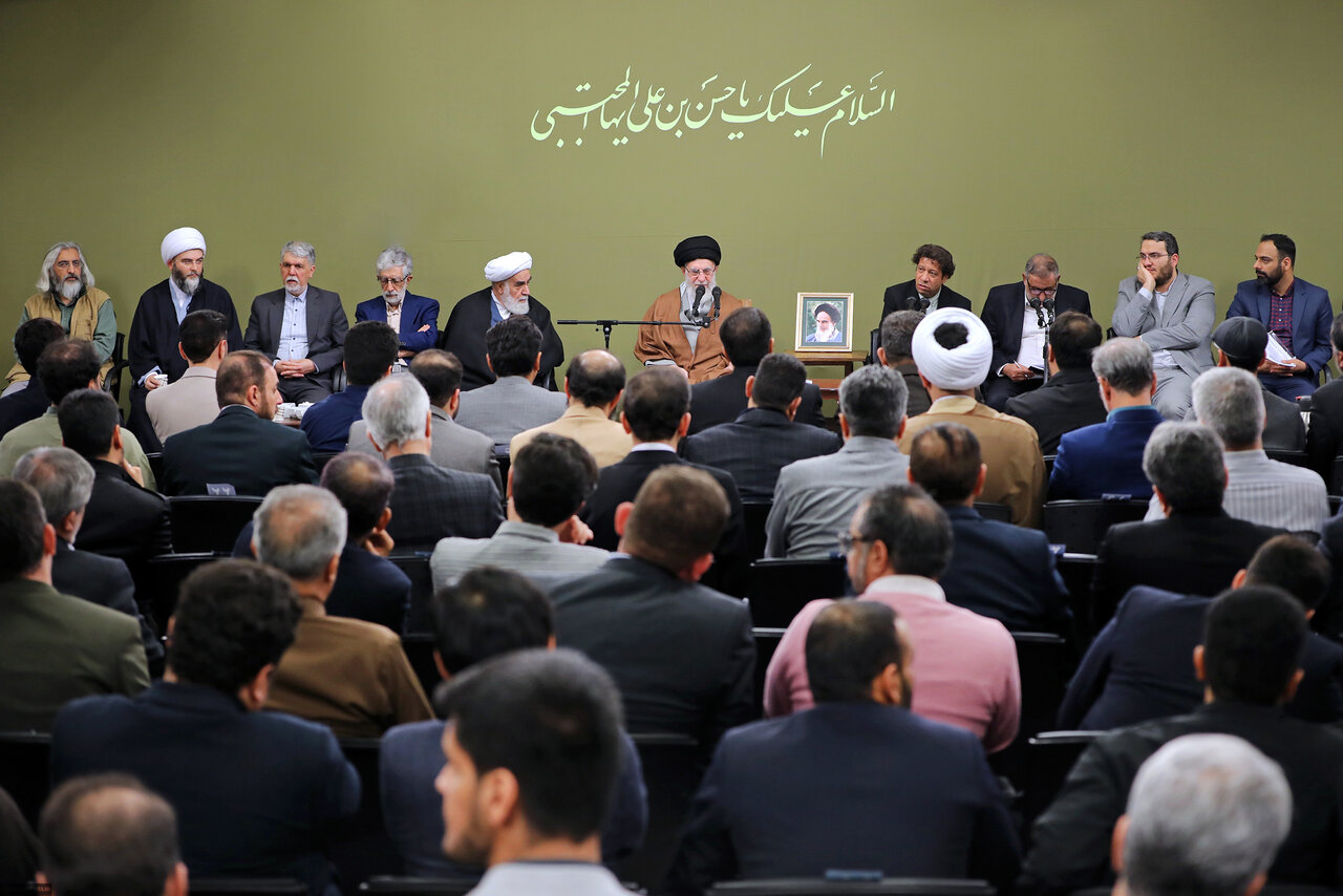 امیدآفرینی با تربیت شاعران متعهد و انقلابی جوان امیدآفرینی با تربیت شاعران متعهد و انقلابی جوان