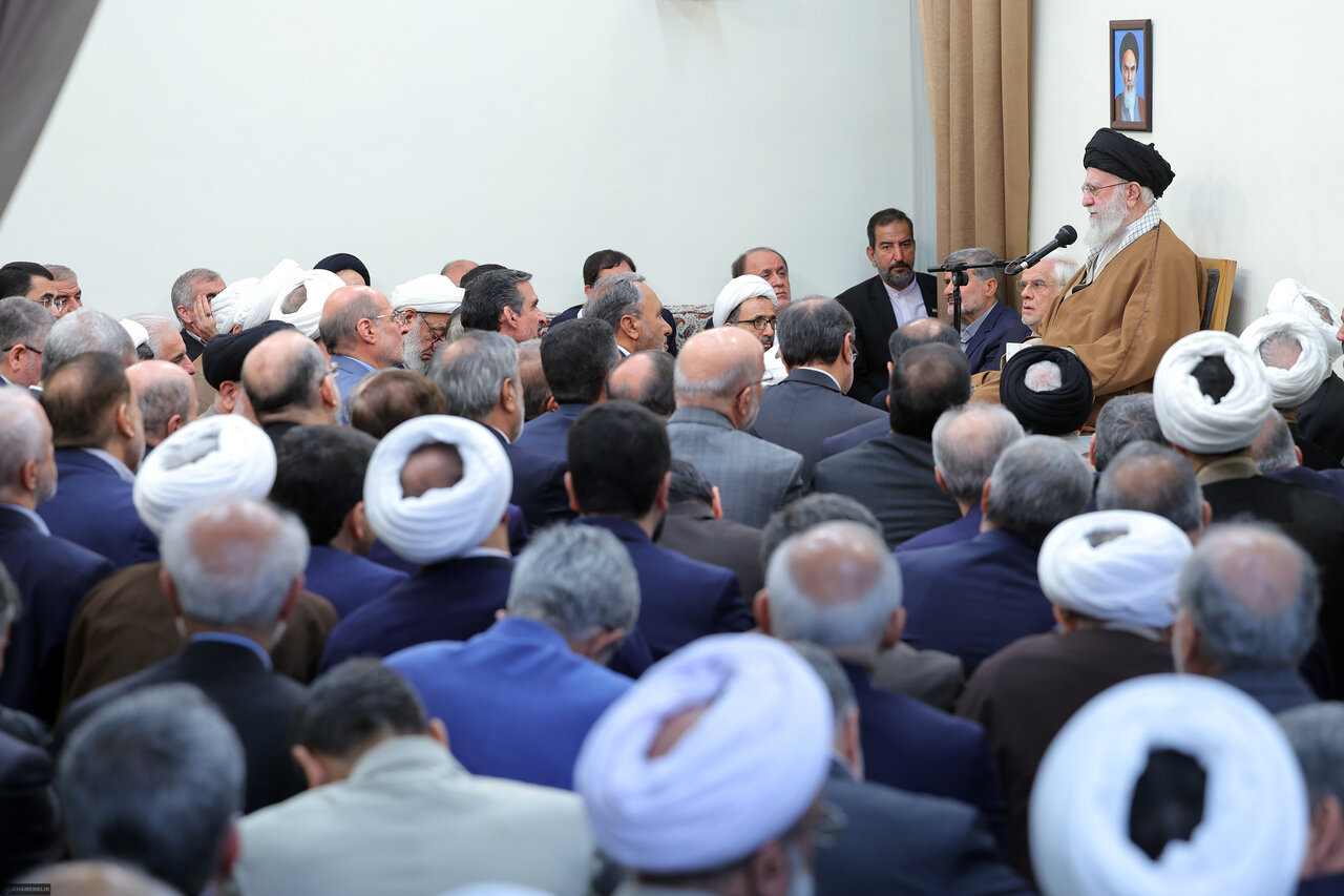 واقـع بین واقـع بین