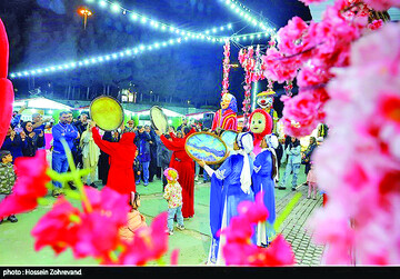 جشنواره گلاب و گلاب‌گیری در پارک پرواز