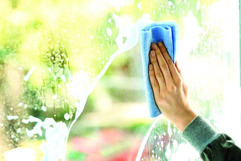 بهترین روش تمیزکردن شیشه و آینه بهترین روش تمیزکردن شیشه و آینه