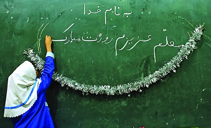 نقشه راه فرهنگ در دست معلمان است