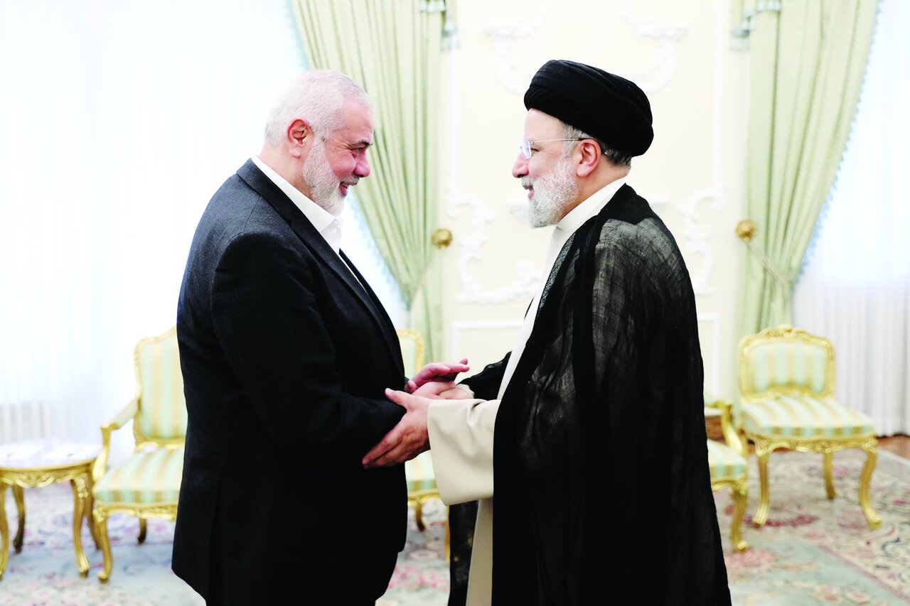 ایستــاده در کنار مقــاومت