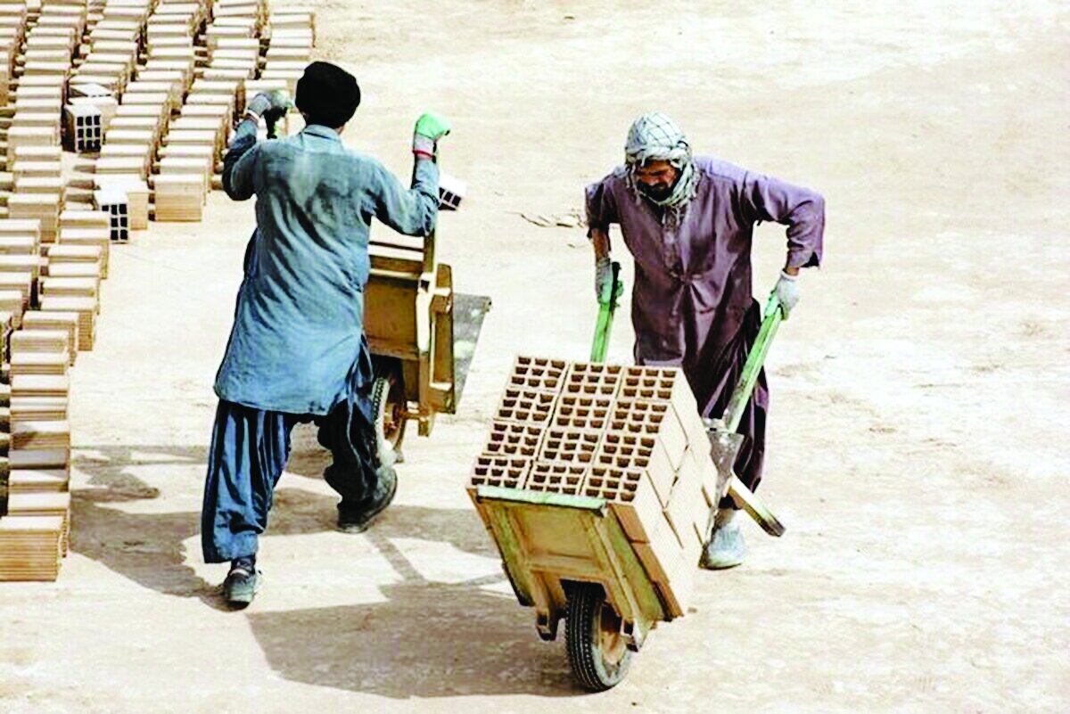 اقامت قانونی، اشتغال غیررسمی