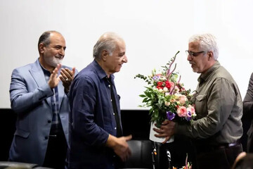 جهانگیر میرشکاری نشان درجه یک هنری دریافت کرد