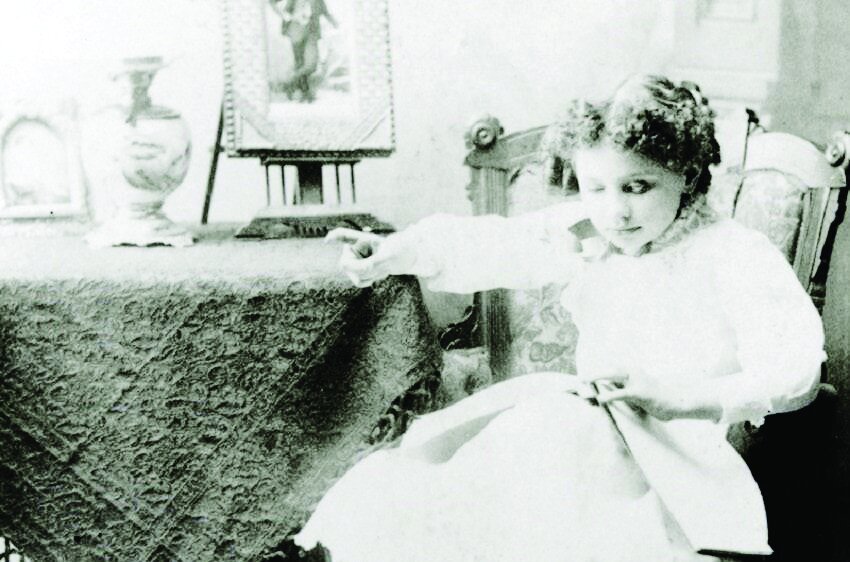 نویسنده نابینایی که صدها برابر آدمهای بینا کتاب خواند و نوشت نویسنده نابینایی که صدها برابر آدمهای بینا کتاب خواند و نوشت