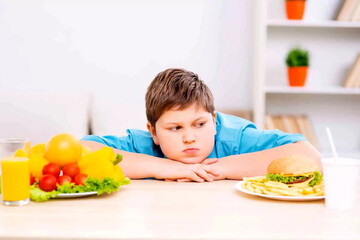 چگونه خطر چاقی دوران کودکی را پیش‌بینی کنیم؟