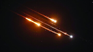 قیامت به پا شد