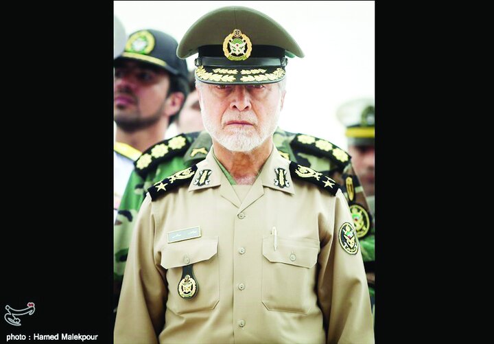 ایستاده پای کار ایران و مردم