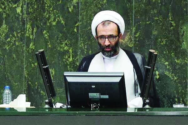 رهبر انقلاب امروز ۹۰ میلیون سرباز دارد رهبر انقلاب امروز ۹۰ میلیون سرباز دارد