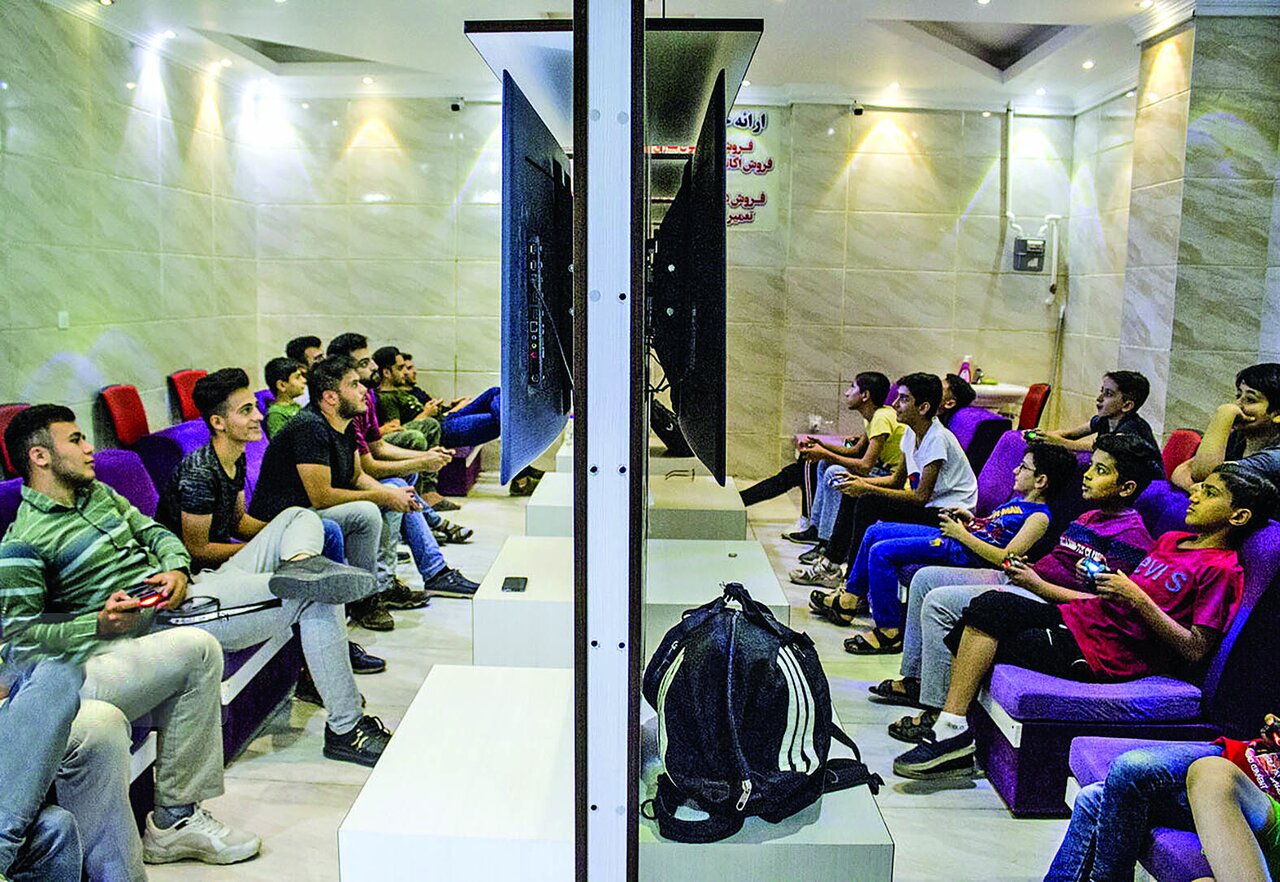 از دورهمیهای پرشور تا انزوای دیجیتال از دورهمیهای پرشور تا انزوای دیجیتال