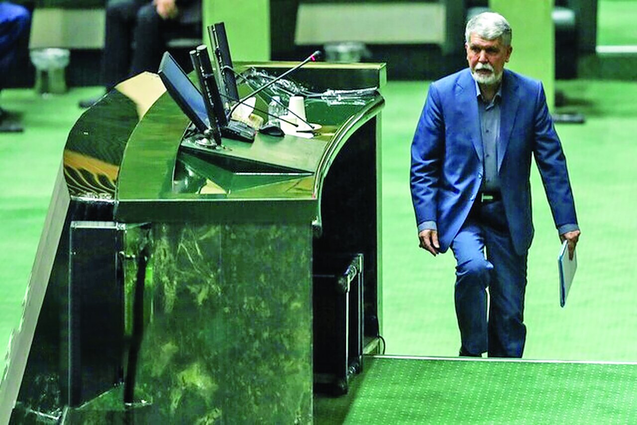 یک معاونت پرحاشیه یک معاونت پرحاشیه