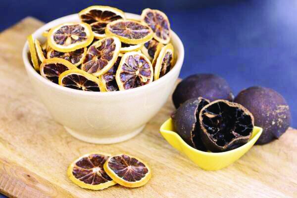چرا پوست و دانههای تلخ لیموعمانی مفیدند؟ چرا پوست و دانههای تلخ لیموعمانی مفیدند؟