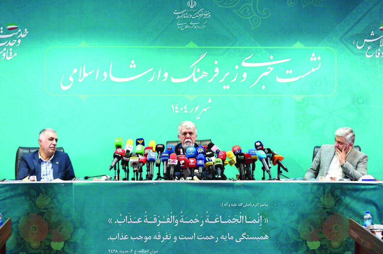 معاونان خودشان جواب نقدها را بدهند