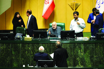 خروج ایران از NPT روی میز مجلسی‌ها
