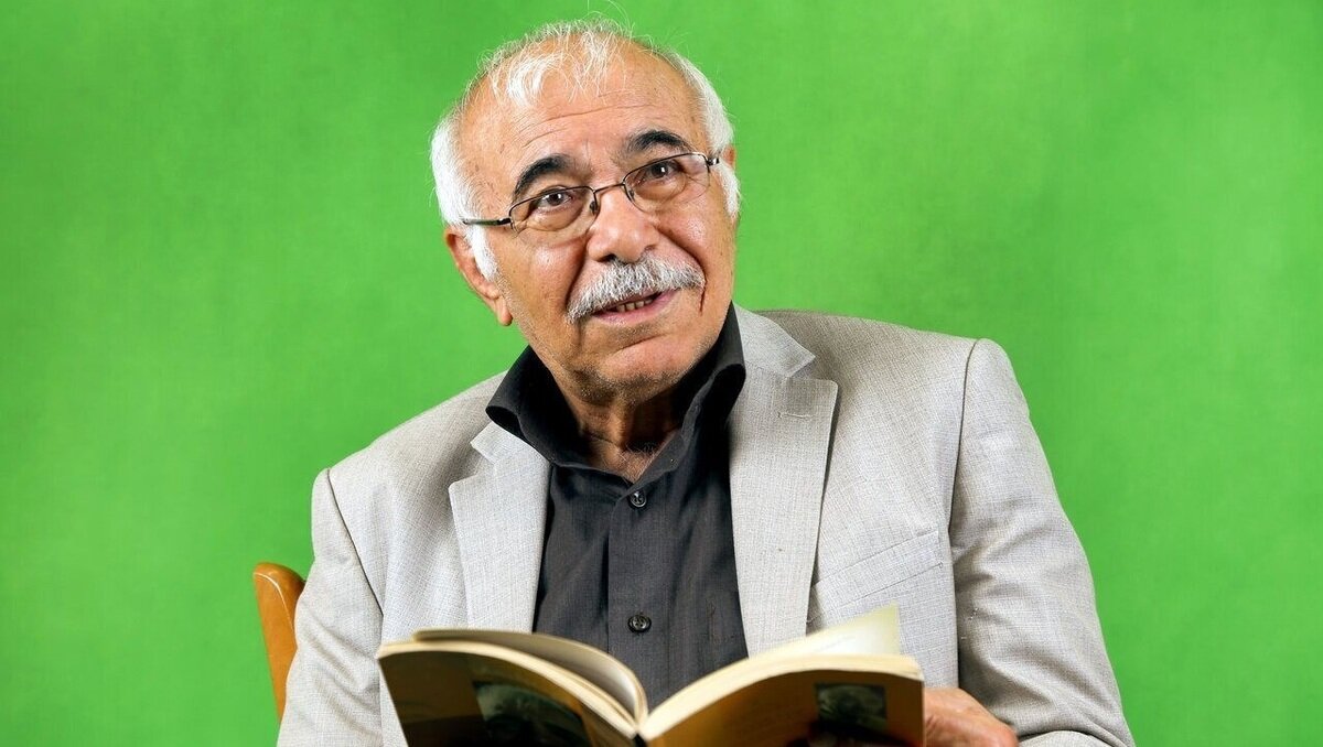 من زنده‌ام هنوز و غزل فکر می‌کنم