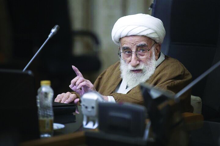 رهنمودهای رهبر انقلاب راهبرد پیروزی ملتها در برابر استکبار است رهنمودهای رهبر انقلاب راهبرد پیروزی ملتها در برابر استکبار است