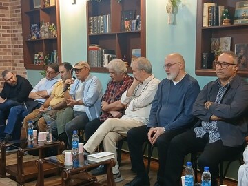 آقا مرتضی سرهنگی ستون ادبیات پایداری است
