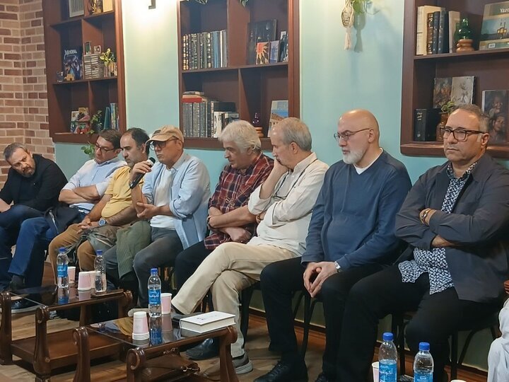 آقا مرتضی سرهنگی ستون ادبیات پایداری است