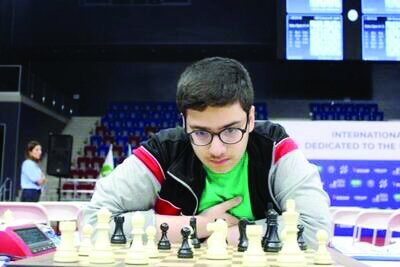 جوانان مشغول افتخار آفرینیاند