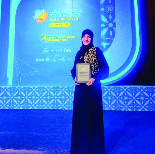 جوانان مشغول افتخار آفرینیاند