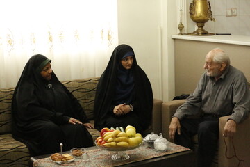 دیدار دست‌اندرکاران جشنواره فیلم‌عمار با خانواده مهدیه اسفندیاری