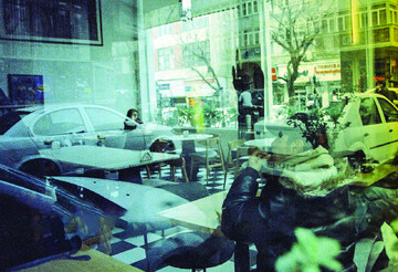 کافه‌های شلوغ، آدم‌های تنها