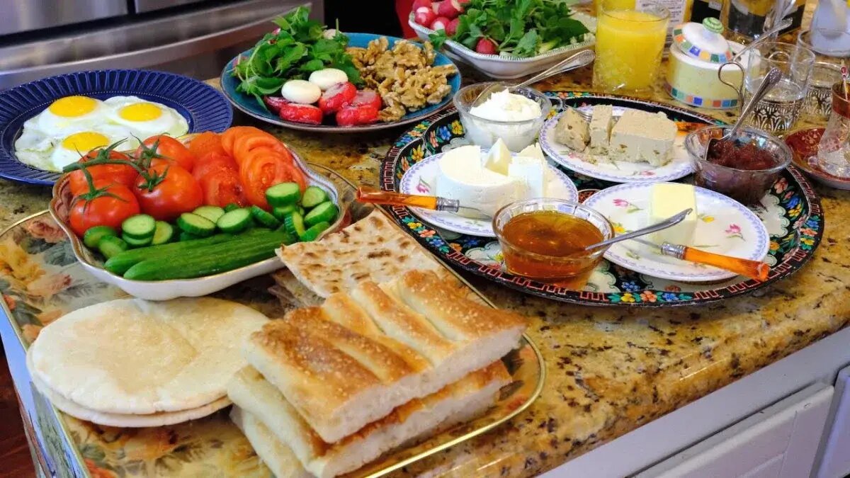 صبحانه، کلید انرژی روزانه یا عاملی برای خوابآلودگی؟ صبحانه، کلید انرژی روزانه یا عاملی برای خوابآلودگی؟