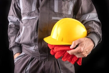 کارگر باید وام بگیرد تا معیشت خود را تامین کند