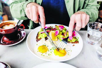 آیا تخم‌مرغ باعث بالا رفتن کلسترول‌خون می‌شود؟